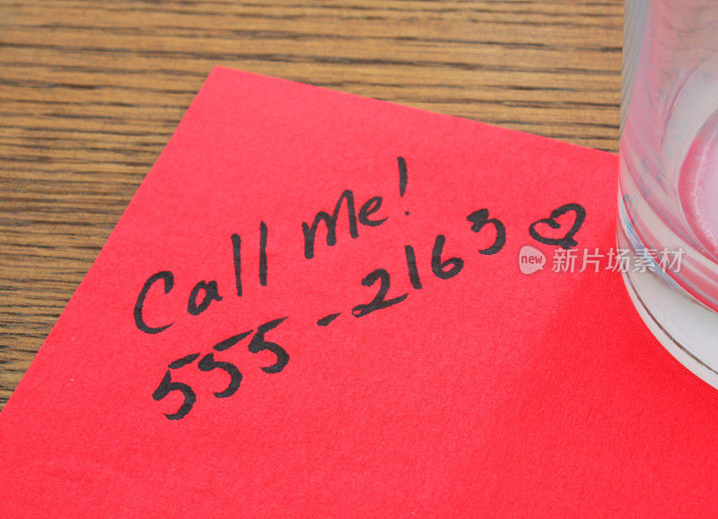 红色纸条:Call Me!写在这